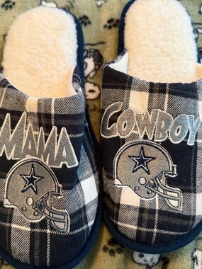 Dallas Cowboys Plaid Slippers - Navy & Gray